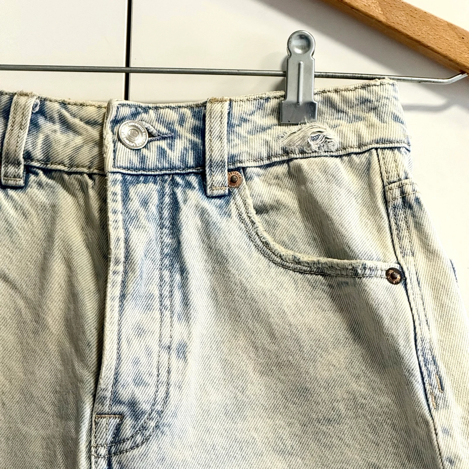 Wijde jeanshorts met used look – photo 3